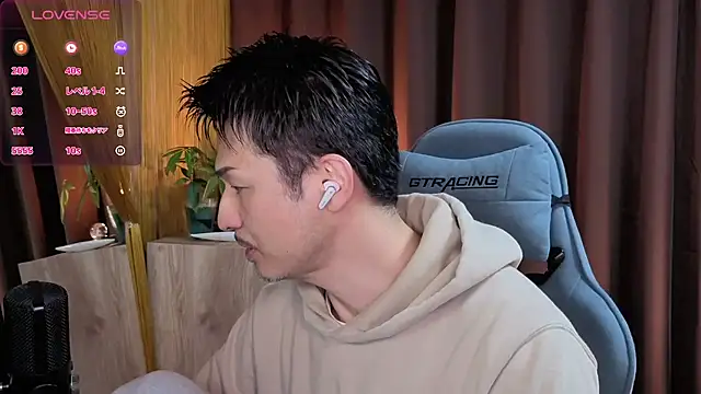 HARU-outdoor-x online show from February 3, 2025, 2:13 pm