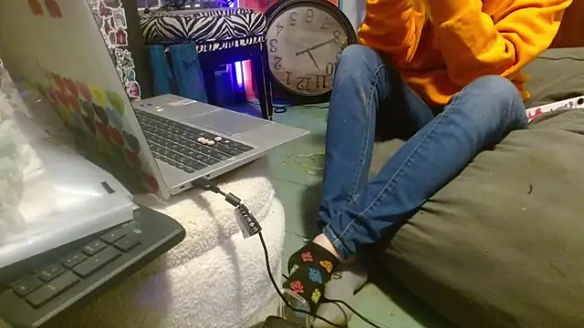 watermellonpussy online show from March 17, 2026, 11:52 pm