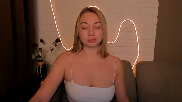 Snapshot of DanielaWisse chatting on December 3, 2024, 2:58 am DanielaWisse online show from December 3, 2024, 2:58 am