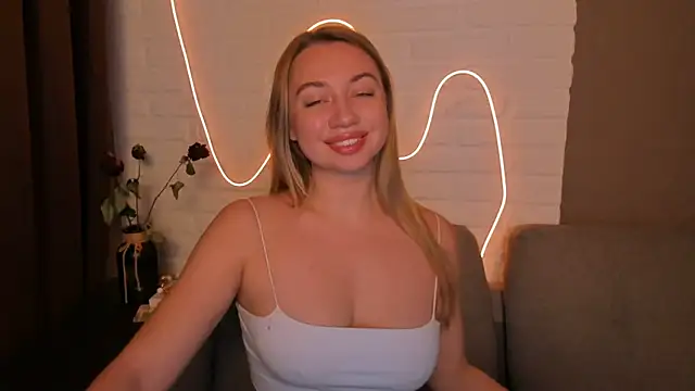 Snapshot of DanielaWisse chatting on December 5, 2024, 2:20 am DanielaWisse online show from December 5, 2024, 2:20 am