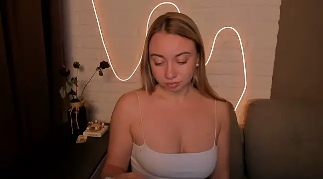 Snapshot of DanielaWisse chatting on December 7, 2024, 9:00 pm DanielaWisse online show from December 7, 2024, 9:00 pm