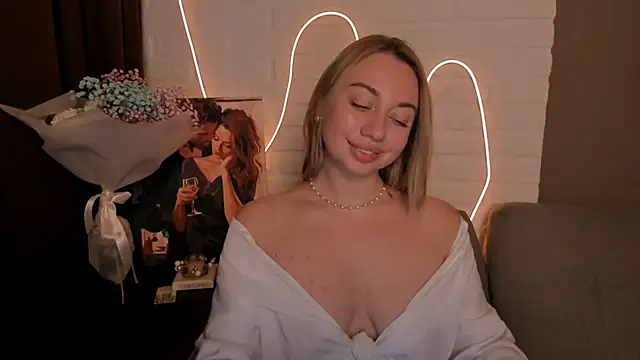 Snapshot of DanielaWisse chatting on December 17, 2024, 12:23 am DanielaWisse online show from December 17, 2024, 12:23 am