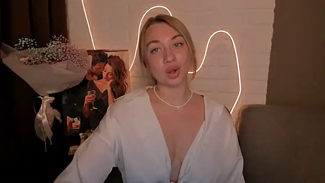 Snapshot of DanielaWisse chatting on December 19, 2024, 8:44 pm DanielaWisse online show from December 19, 2024, 8:44 pm