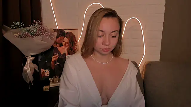 Snapshot of DanielaWisse chatting on December 20, 2024, 2:52 am DanielaWisse online show from December 20, 2024, 2:52 am