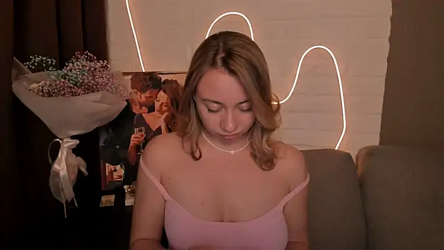 Snapshot of DanielaWisse chatting on December 21, 2024, 4:41 am DanielaWisse online show from December 21, 2024, 4:41 am