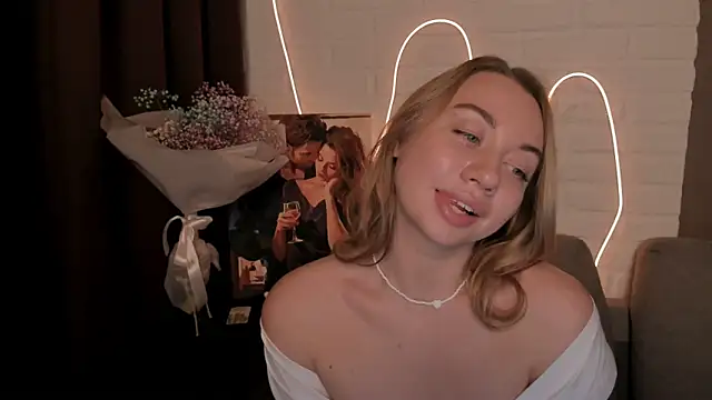 Snapshot of DanielaWisse chatting on December 22, 2024, 5:01 am DanielaWisse online show from December 22, 2024, 5:01 am