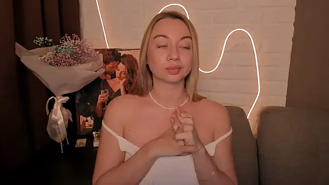 Snapshot of DanielaWisse chatting on December 26, 2024, 2:44 am DanielaWisse online show from December 26, 2024, 2:44 am