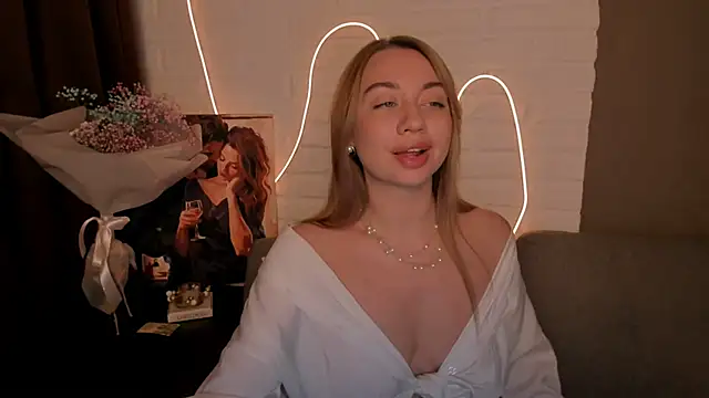 Snapshot of DanielaWisse chatting on December 31, 2024, 2:19 am DanielaWisse online show from December 31, 2024, 2:19 am