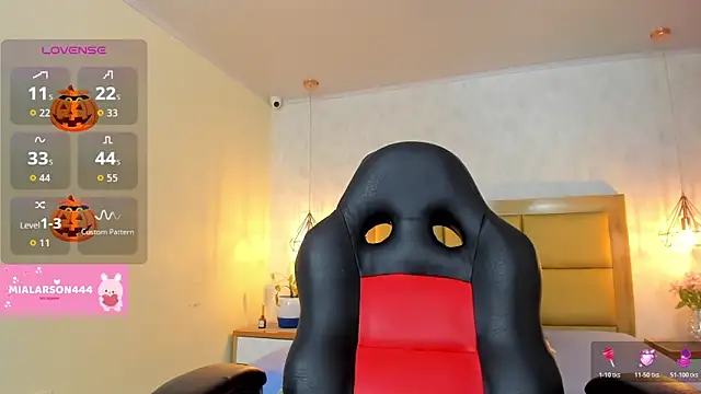 LARSONMIA online show from October 17, 2025, 12:30 pm