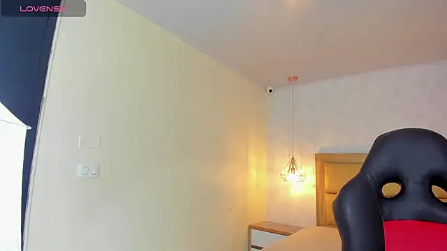 LARSONMIA online show from November 11, 2025, 12:27 pm