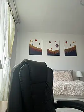 Megan Rodrigo online show from November 25, 2025, 8:09 pm