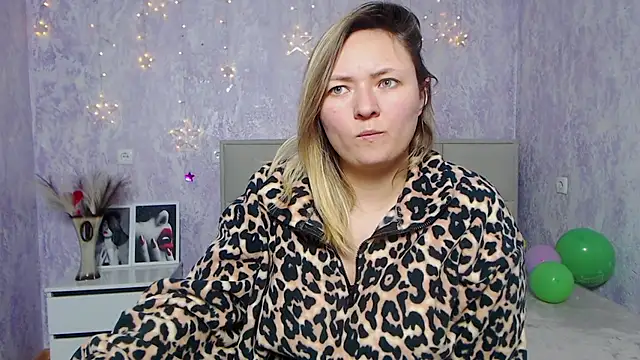 Snapshot of SallyVerda chatting on January 17, 2025, 9:28 pm SallyVerda online show from January 17, 2025, 9:28 pm