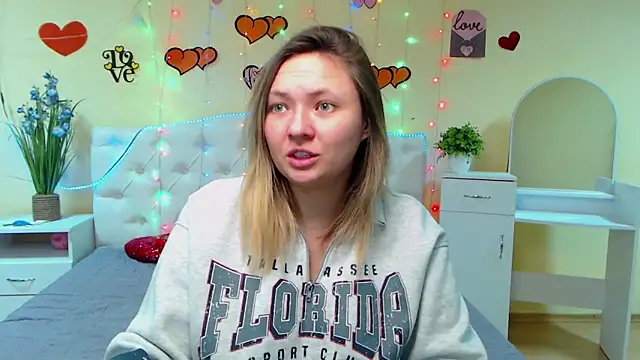 Snapshot of SallyVerda chatting on February 14, 2025, 6:19 pm SallyVerda online show from February 14, 2025, 6:19 pm