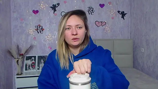 Snapshot of SallyVerda chatting on February 18, 2025, 6:59 am SallyVerda online show from February 18, 2025, 6:59 am