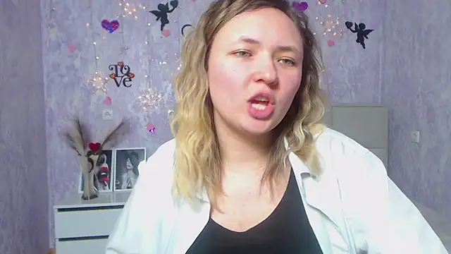 Snapshot of SallyVerda chatting on February 20, 2025, 1:03 am SallyVerda online show from February 20, 2025, 1:03 am