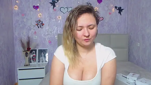 Snapshot of SallyVerda chatting on February 22, 2025, 1:00 am SallyVerda online show from February 22, 2025, 1:00 am