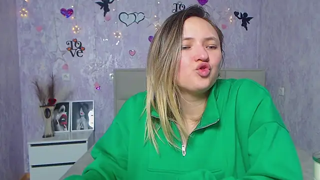 Snapshot of SallyVerda chatting on February 25, 2025, 9:46 pm SallyVerda online show from February 25, 2025, 9:46 pm