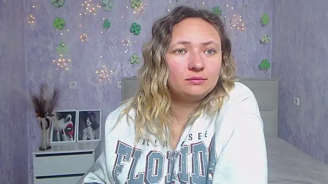 Snapshot of SallyVerda chatting on March 17, 2025, 6:42 pm SallyVerda online show from March 17, 2025, 6:42 pm