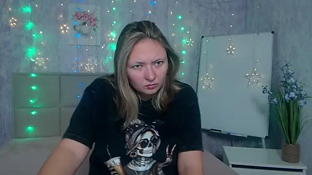 Snapshot of SallyVerda chatting on September 10, 2025, 5:24 pm SallyVerda online show from September 10, 2025, 5:24 pm