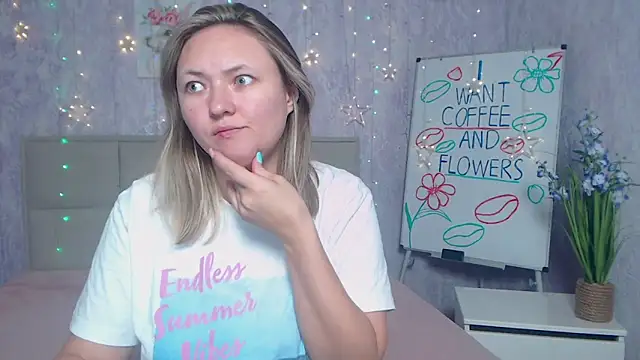 Snapshot of SallyVerda chatting on September 11, 2025, 5:13 pm SallyVerda online show from September 11, 2025, 5:13 pm