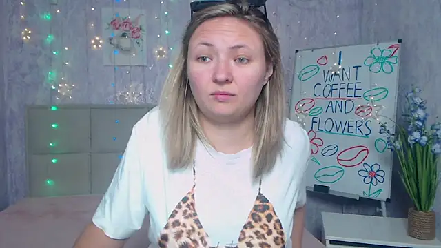 Snapshot of SallyVerda chatting on September 13, 2025, 5:02 pm SallyVerda online show from September 13, 2025, 5:02 pm