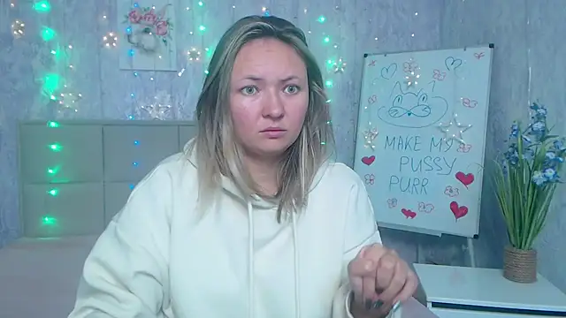 Snapshot of SallyVerda chatting on October 14, 2025, 5:36 pm SallyVerda online show from October 14, 2025, 5:36 pm