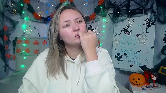 Snapshot of SallyVerda chatting on November 4, 2025, 6:40 pm SallyVerda online show from November 4, 2025, 6:40 pm