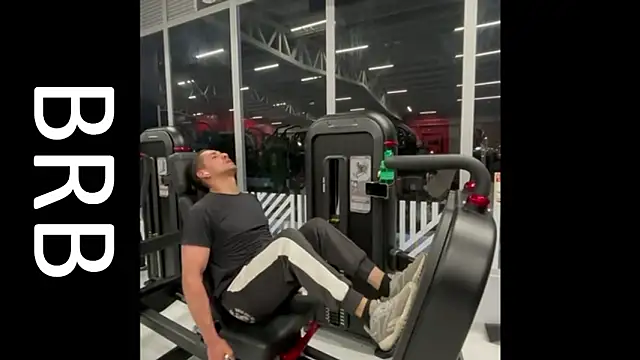 Snapshot of Tom_blunt96 chatting on March 3, 2026, 8:31 am Tom blunt96 online show from March 3, 2026, 8:31 am