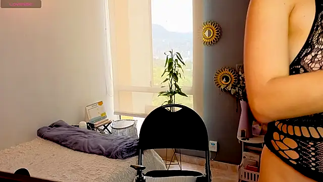 arteverena online show from November 11, 2025, 5:13 pm