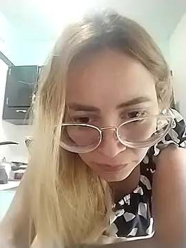JuliaMack online show from September 11, 2025, 5:57 pm