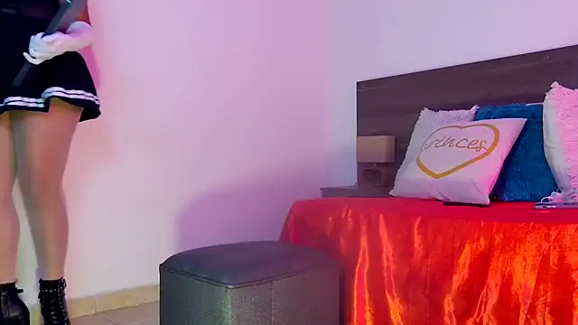 Mila cams1  online show from November 6, 2025, 6:42 pm