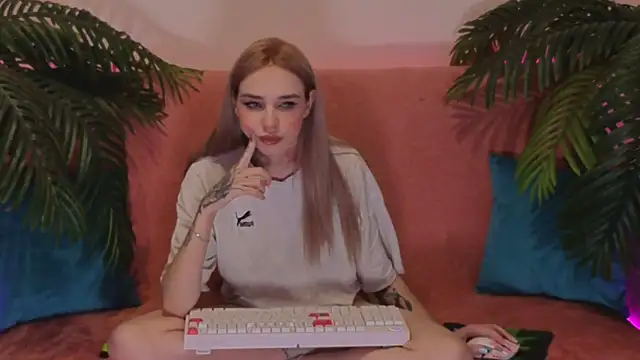 Snapshot of StellaSweetness chatting on February 24, 2025, 2:58 pm StellaSweetness online show from February 24, 2025, 2:58 pm