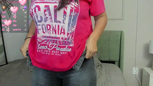 Snapshot of Sussanewolf chatting on February 27, 2026, 1:44 pm Sussanewolf online show from February 27, 2026, 1:44 pm