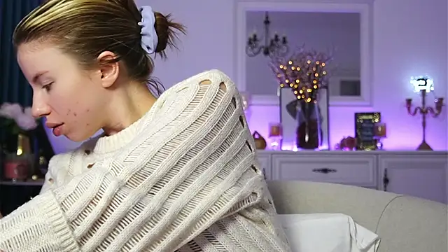 ivyleague  online show from October 13, 2025, 4:01 am