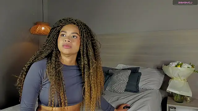 nayah   online show from October 8, 2025, 8:28 pm