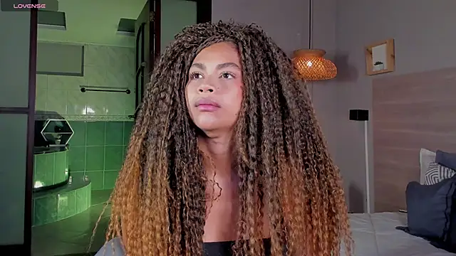 nayah   online show from October 14, 2025, 7:58 pm