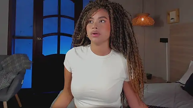 nayah   online show from November 11, 2025, 9:15 pm