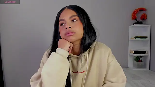 nayah   online show from November 28, 2025, 1:03 pm