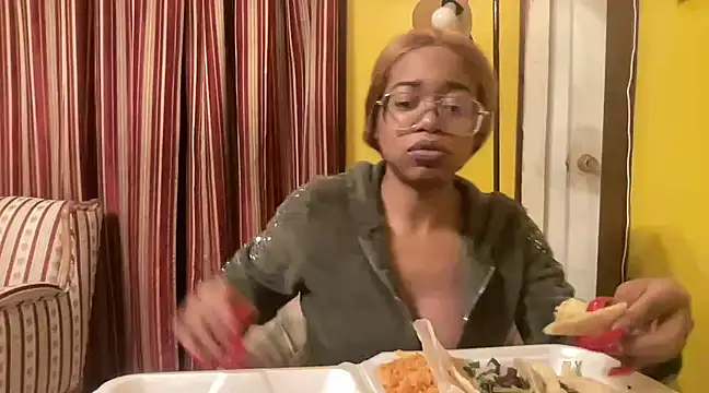 MommyConfident online show from January 11, 2025, 4:06 am