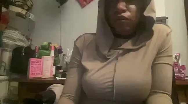 MommyConfident online show from February 18, 2025, 4:48 am