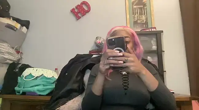 MommyConfident online show from March 6, 2025, 6:19 am