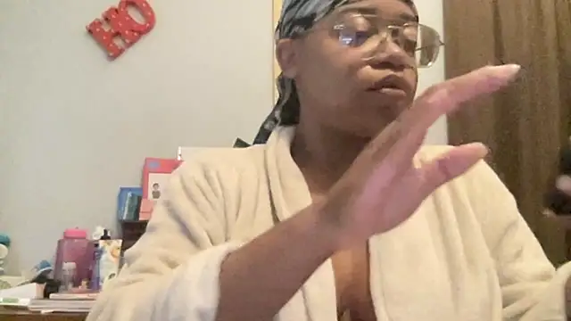 MommyConfident online show from October 8, 2025, 1:42 pm