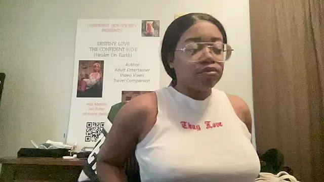 MommyConfident online show from May 10, 2026, 10:04 pm