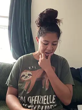 Snapshot of VanessaBling chatting on November 19, 2025, 4:07 pm VanessaBling online show from November 19, 2025, 4:07 pm