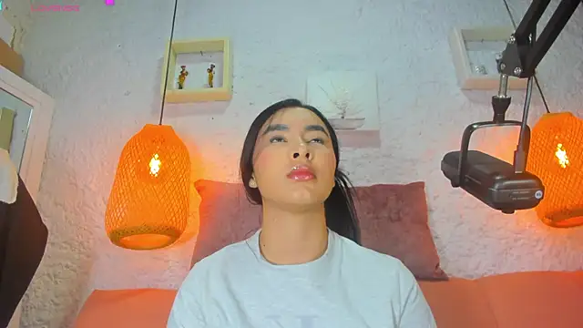 emiily s online show from October 4, 2025, 12:03 pm