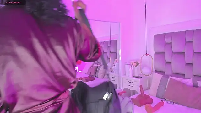 Snapshot of PamelaMendez_ chatting on January 20, 2025, 3:37 am PamelaMendez online show from January 20, 2025, 3:37 am