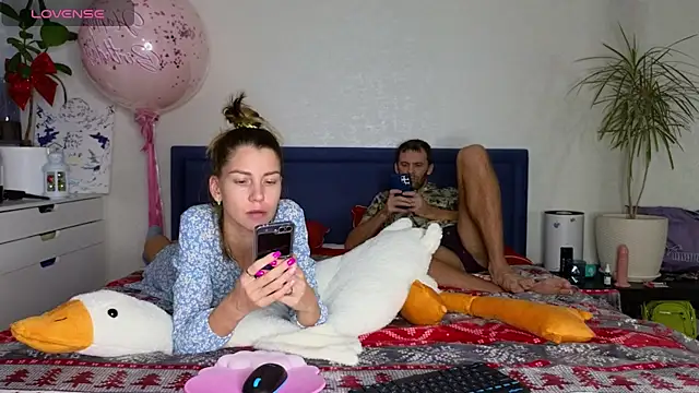 FoxLoveBasik online show from December 12, 2024, 6:10 pm