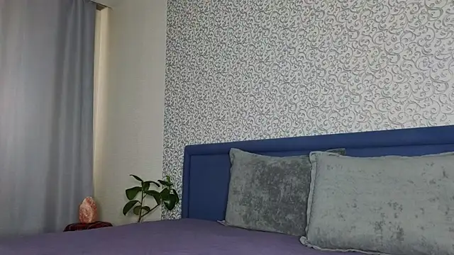 FoxLoveBasik online show from July 6, 2026, 4:42 am