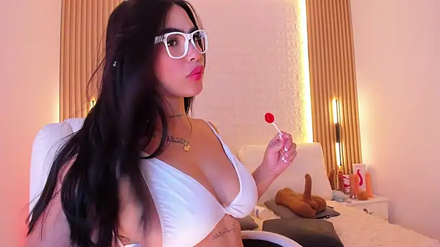 alyssa vargas online show from October 13, 2025, 3:34 pm