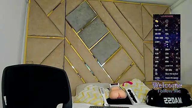 AmberAdams  online show from November 11, 2025, 2:28 pm